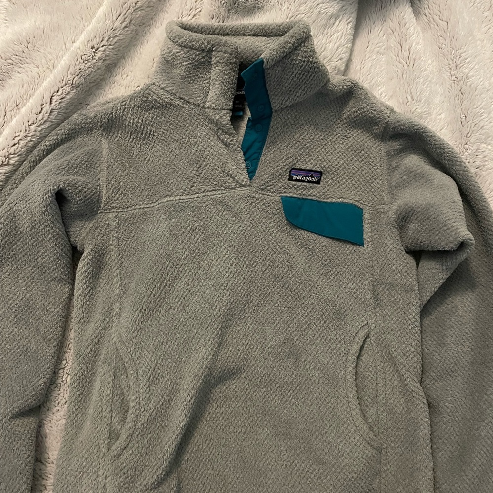 (Authentic) Patagonia W’s Re-Tool Snap-T Pullover, size medium.